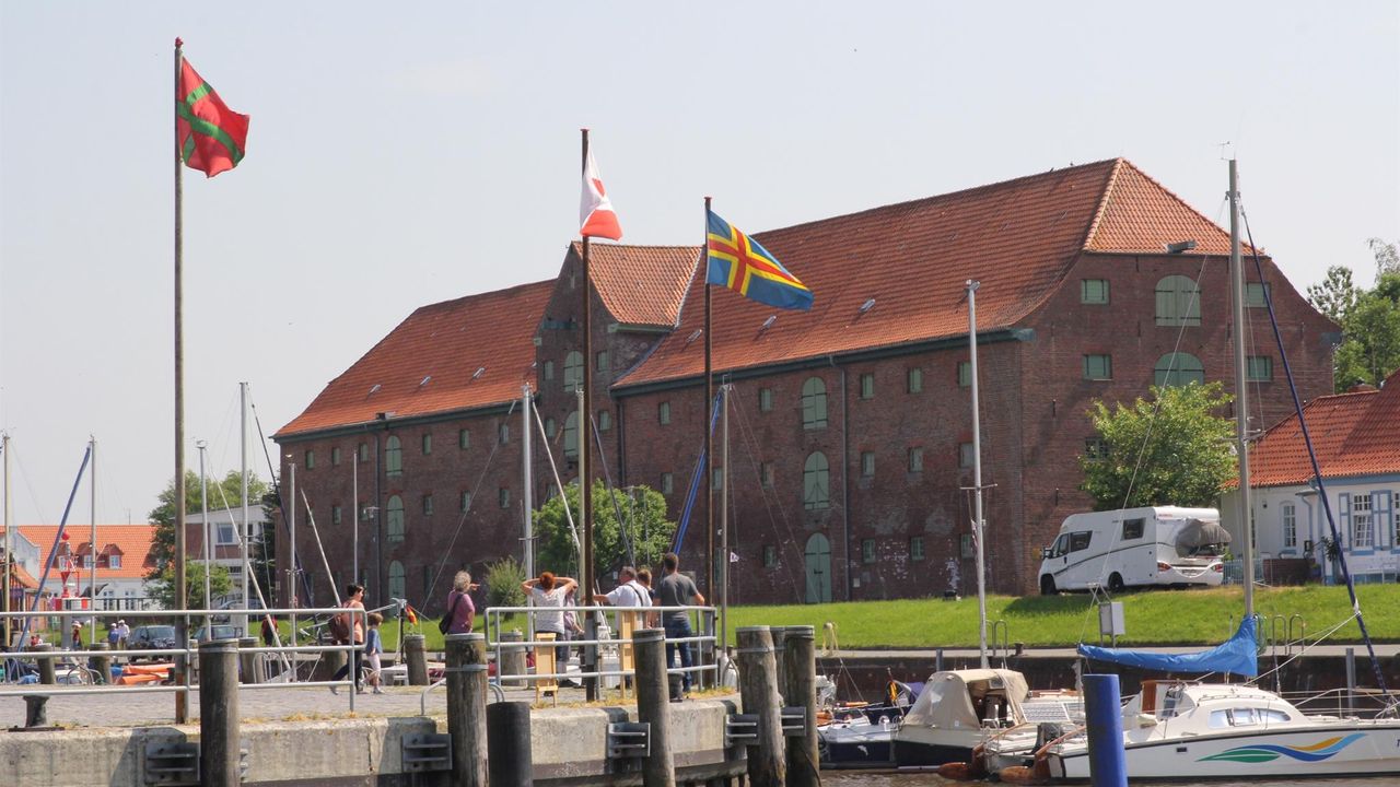 Der Tönninger Hafen Der Tönninger Hafen